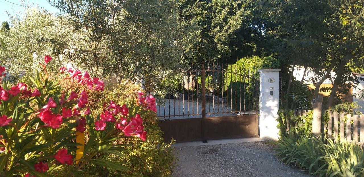 Gite Pont De Crillon מראה חיצוני תמונה